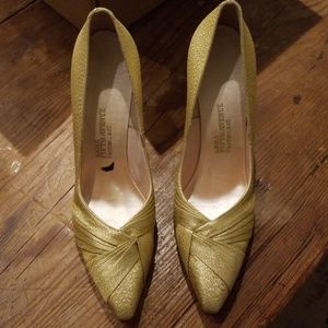 1950s, collectors item, gold sparkling fabric heel